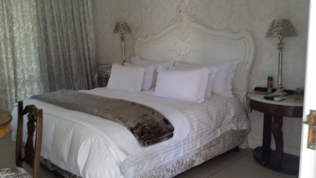 La Riviera Boutique Guesthouse & Spa Aliwal North Rom bilde