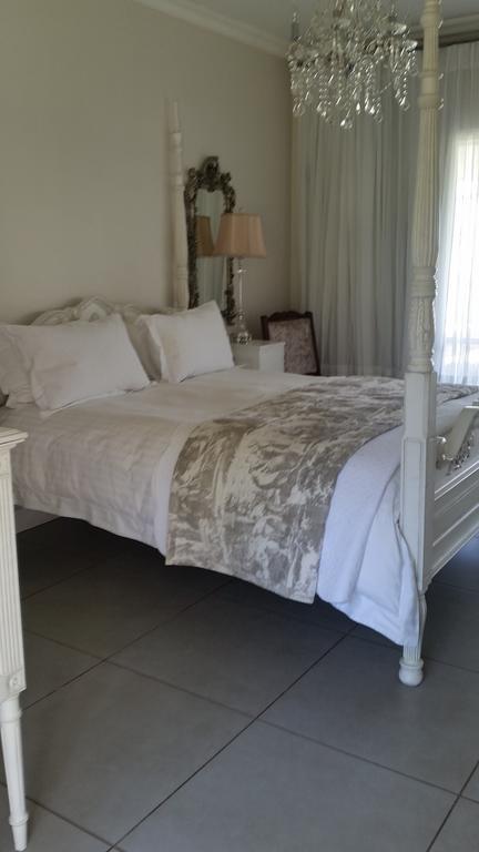 La Riviera Boutique Guesthouse & Spa Aliwal North Rom bilde